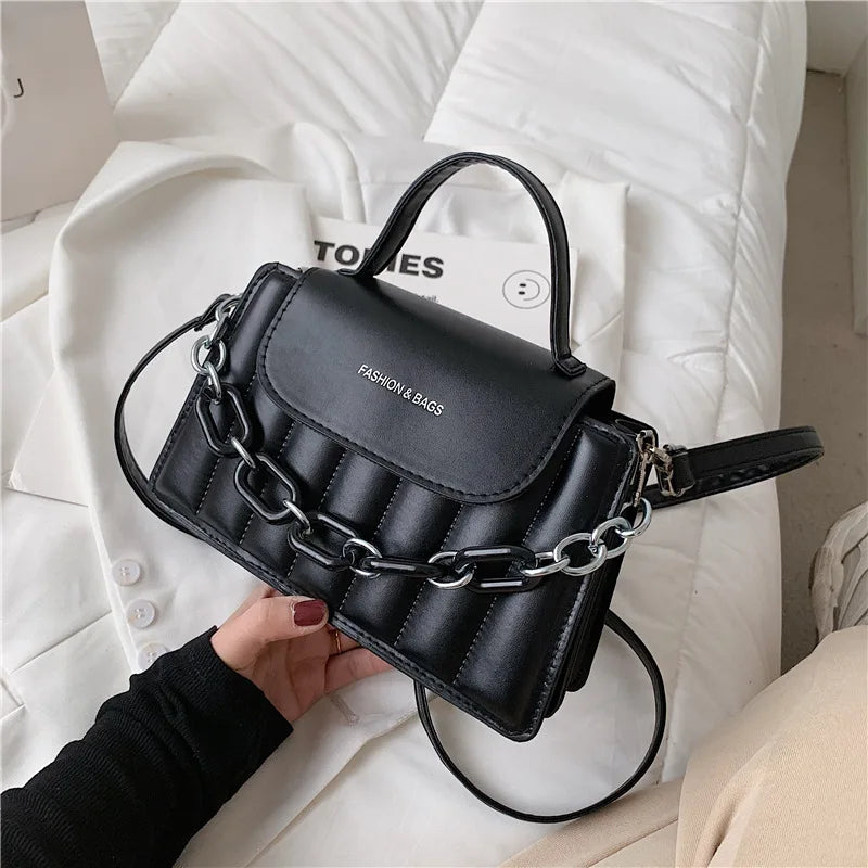 Elegant Crossbody Chain Bag – Isabela