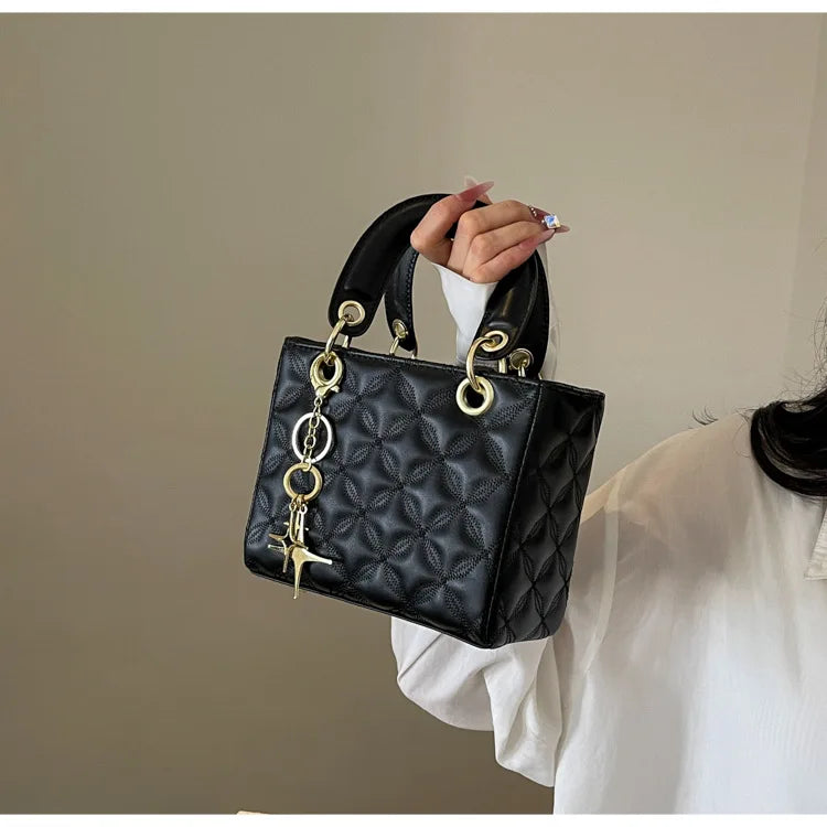 Quilted Pattern Solid Color Pu Handbag With Pendant Decoration, Versatile Noble Women's Crossbody Bag, Fashionable Handbag