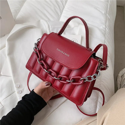 Elegant Crossbody Chain Bag – Isabela