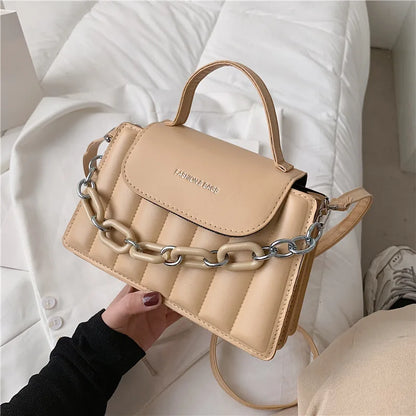 Elegant Crossbody Chain Bag – Isabela